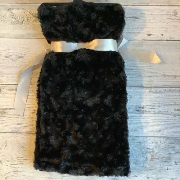 Emmanuel Geraldo Women's 2 Pc Plush Winter Accessory - Picture 3 of 3